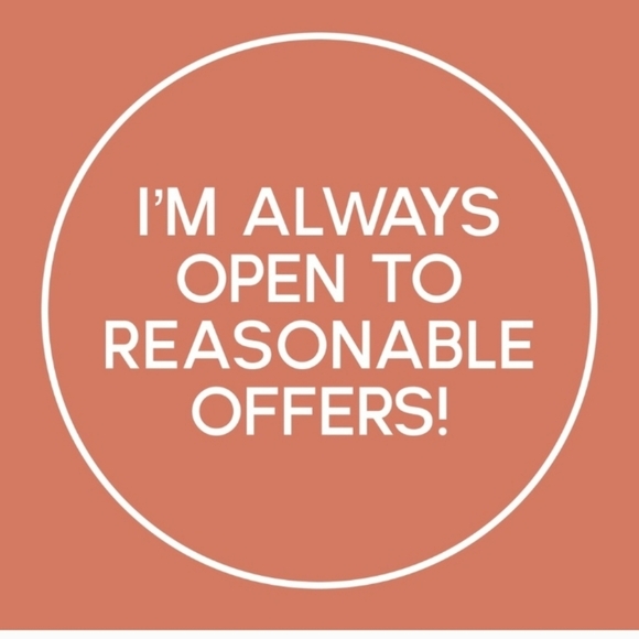 Silvertone and Green Gemstone Ring - Picture 6 of 8